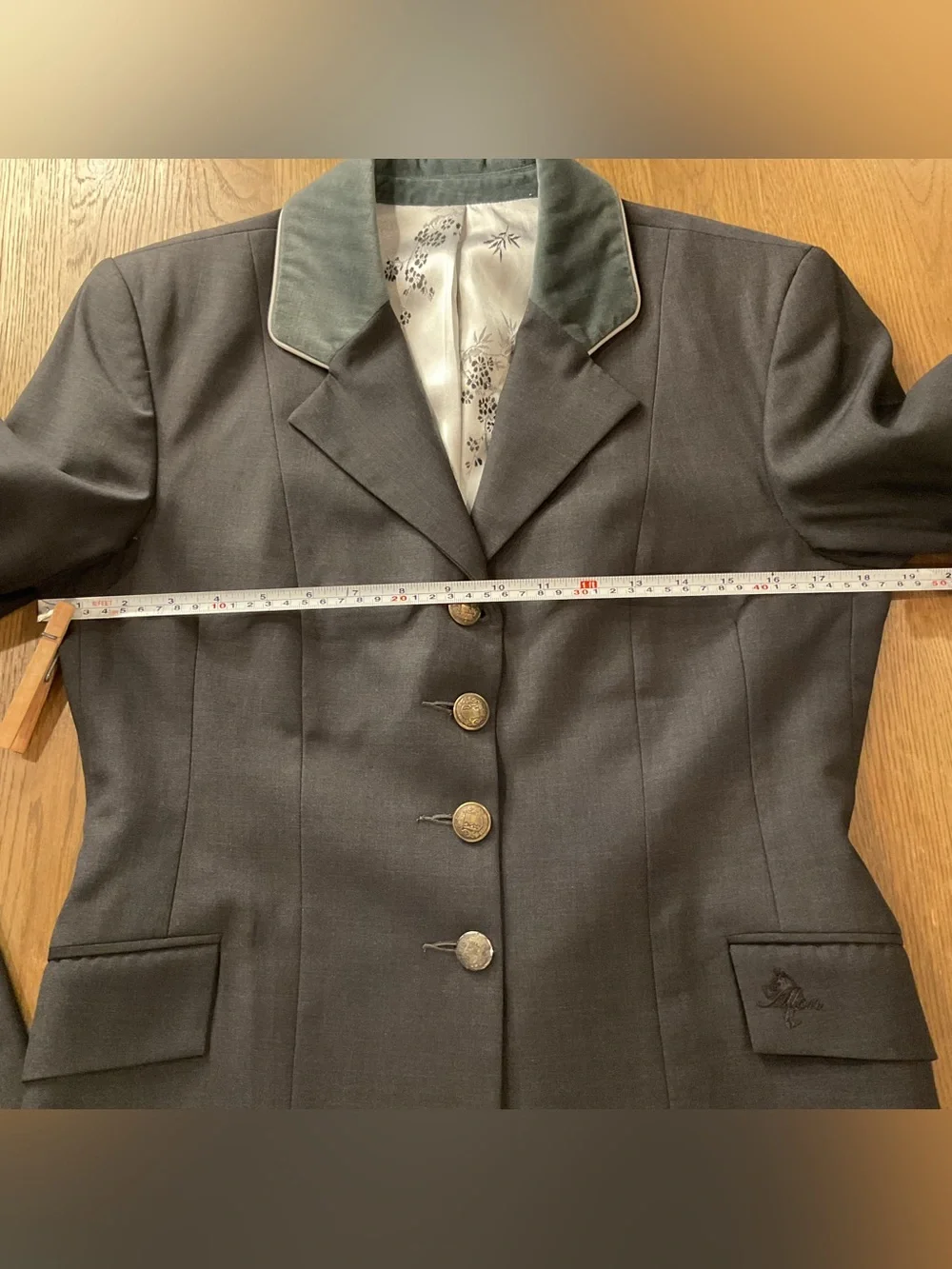 Equestrian Tailored Blazer with Velvet-Trim Collar Salzburg Buttons